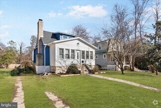 Building Photo - 6003 Pinehurst Rd