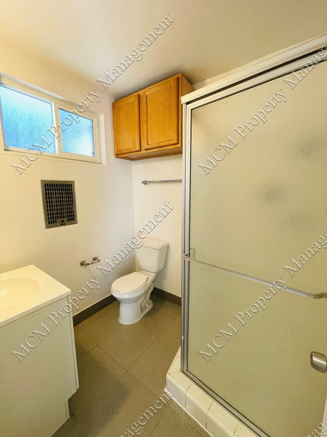 Unit #5 Bathroom - 19419 Victory Blvd