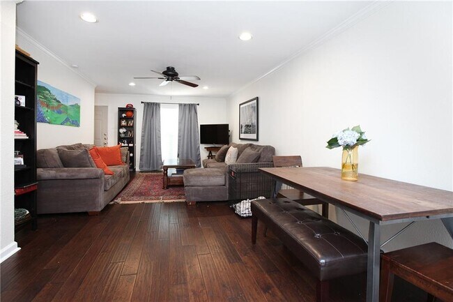 Foto del edificio - 4520 Holland Ave