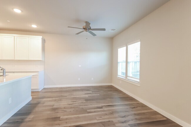 Foto del edificio - 329 N Centro Cir