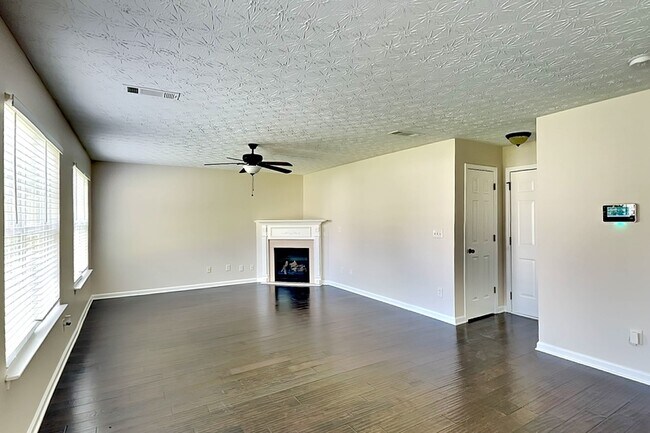 Foto del edificio - 34 Belmont Park Dr