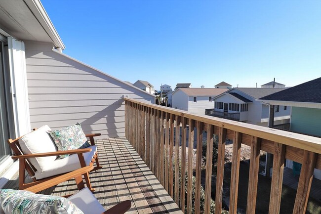 Building Photo - 3 Bedroom Townhome in Turtle Cove OFF SEAS...