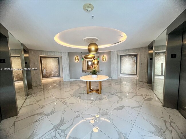 Foto del edificio - 10275 Collins Ave