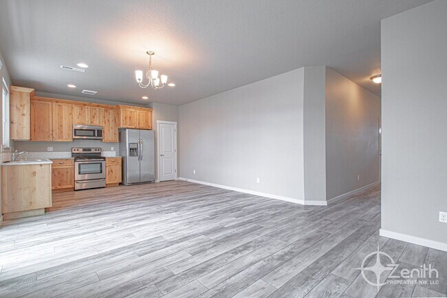 Building Photo - 1308 NE 82nd Dr