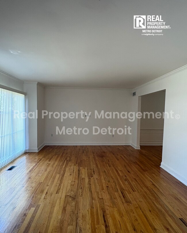 Foto del edificio - 4-Bedroom Single-Family Home in Troy, Michigan