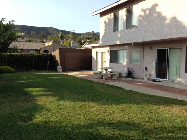 Amplio patio trasero privado - 2448 Parkway Dr