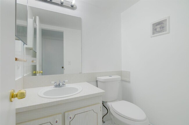 Building Photo - 351 Mansfield Dr