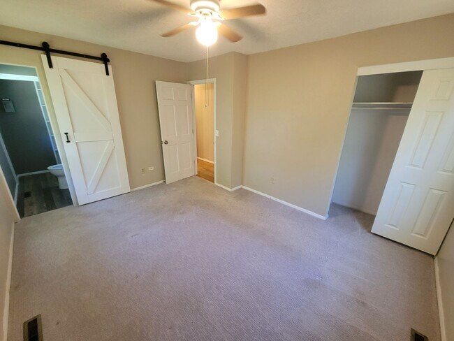 Building Photo - 3 Bed 1.5 Bath Home Available in Greenville