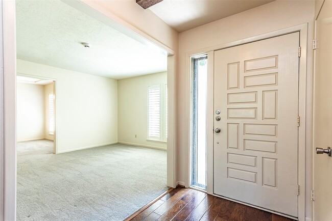 Building Photo - 15318 Torry Pines Rd