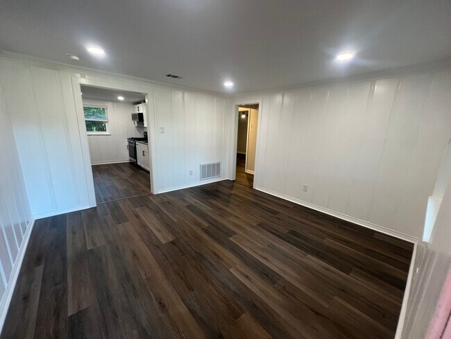 Foto del edificio - 708 E Leonard St