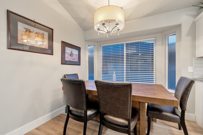 Foto del edificio - 2855 Fowler Ave