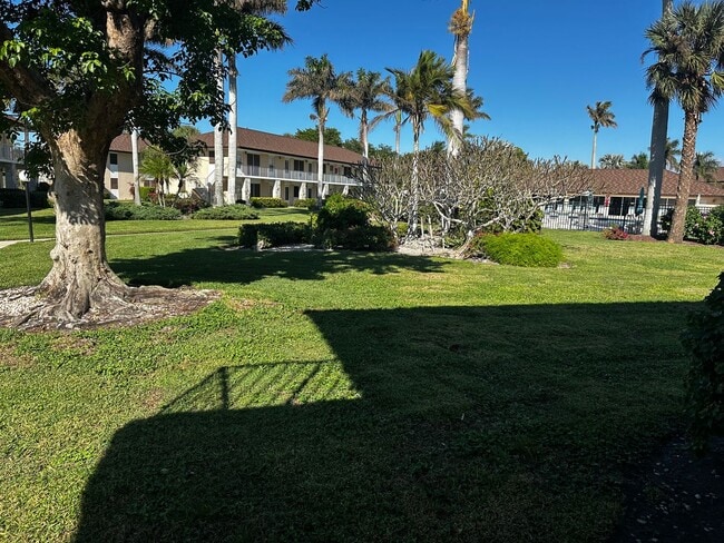 Foto del edificio - 167 N Collier Blvd