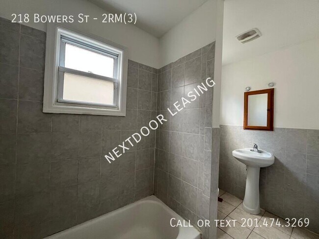 Foto del edificio - 218 Bowers St