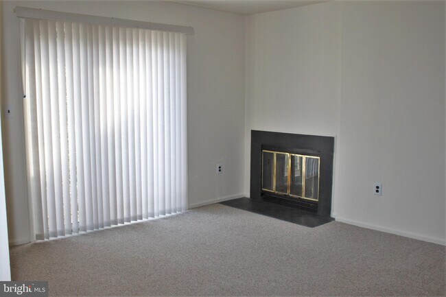 Foto del edificio - 38 Juniper Ct