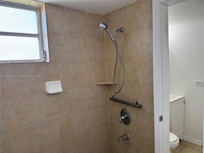 Foto del edificio - 8990 SW 24th St