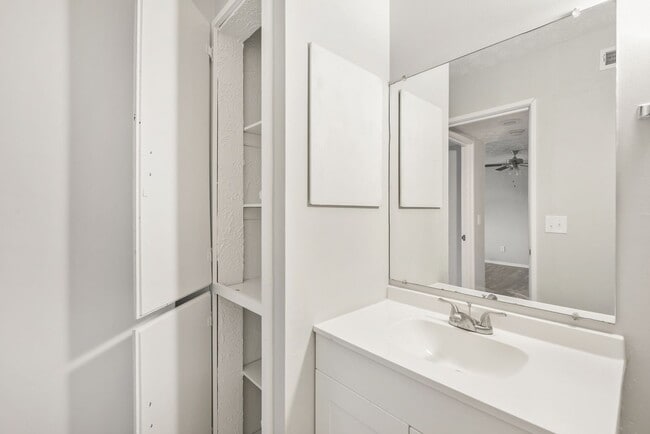 Interior Photo - Kings Highlands