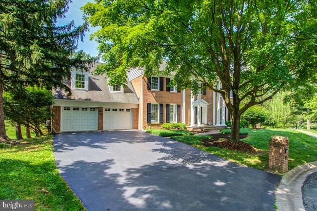 Building Photo - 9401 Fox Hollow Dr