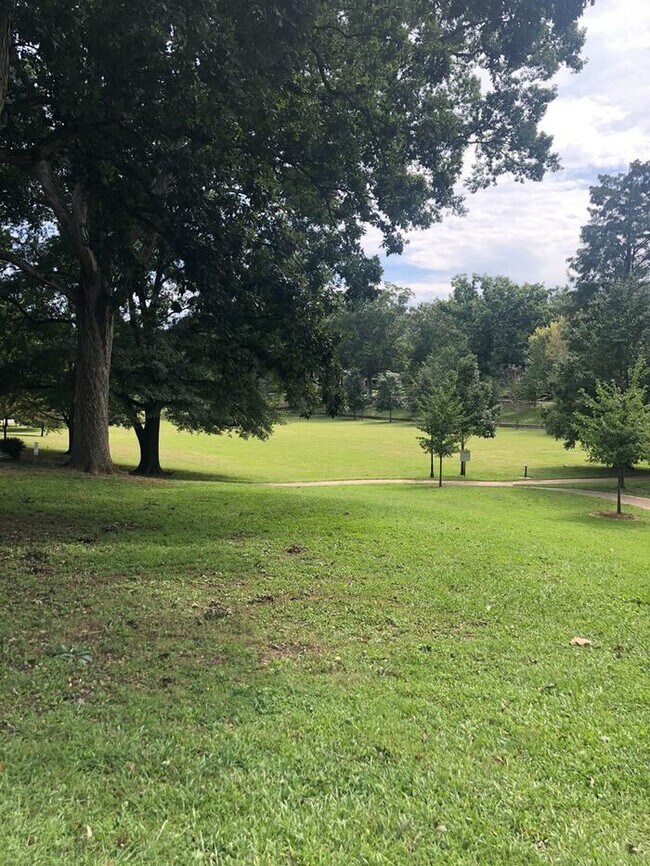 Foto del edificio - One bedroom one bath right on Adair Park and Beltline!!! Front porch overlooking park!