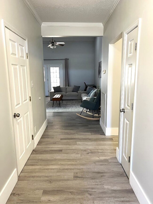 Foto del edificio - 82 Saddlebrush Rd