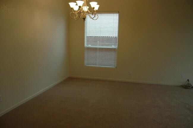 Foto del edificio - Spacious 3 Bed / 2 Bath Home – Over 2,000 Sq Ft