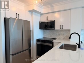 Building Photo - 340 Watson St W