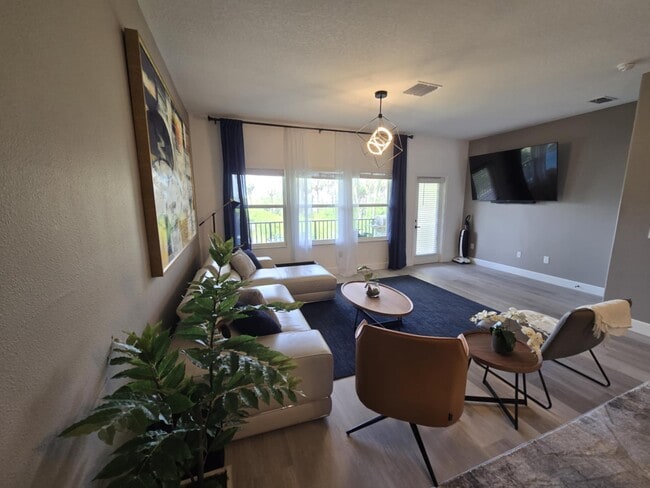 Foto del edificio - 4634 Willet Cooper Ct