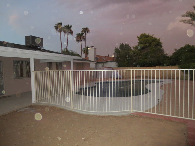 Foto del edificio - 4721 W Royal Palm Rd