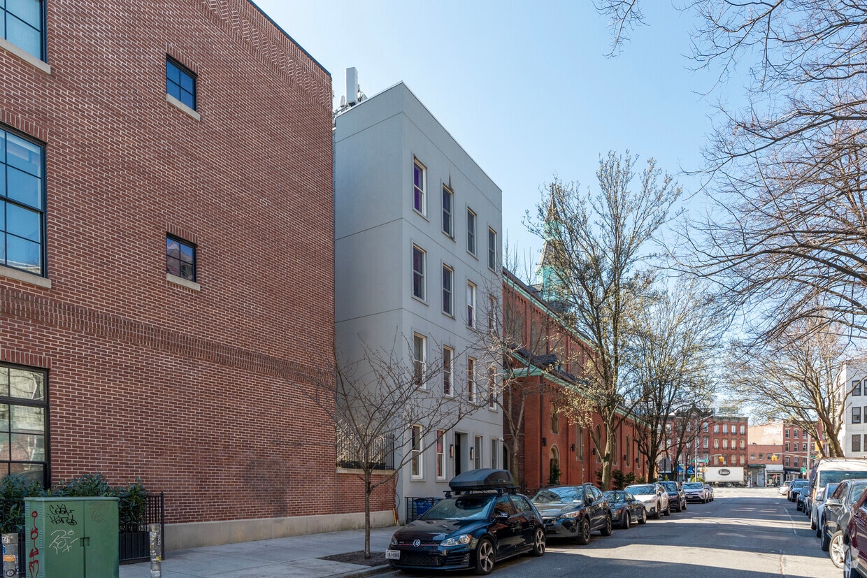 Primary Photo - 69 Havemeyer St