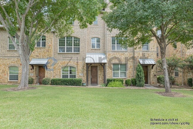 Building Photo - 527 W Royal Ln