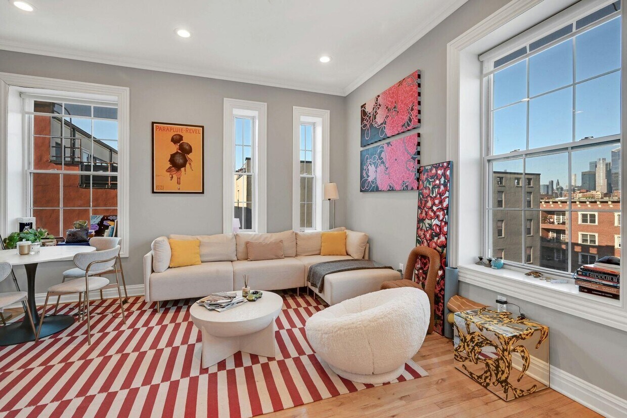 Foto principal - 1015 Grand St