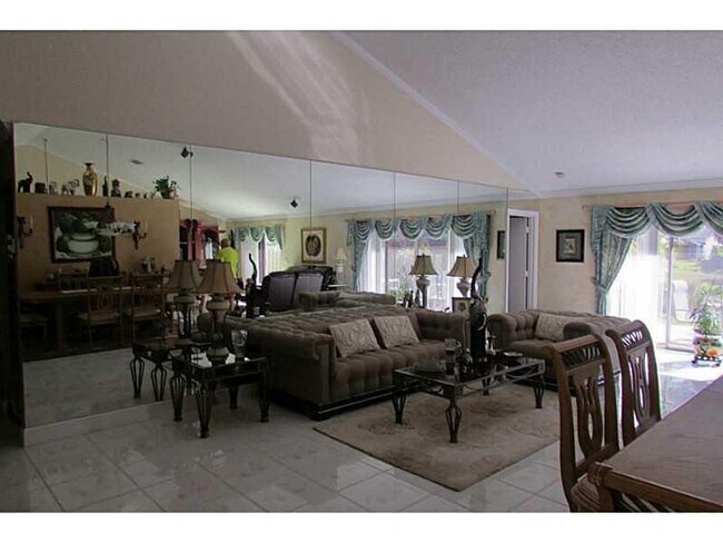 Foto del edificio - 1161 NW 162nd Ave
