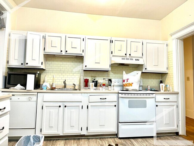 Building Photo - Coolidge Corner 2-Bed 2-Bath