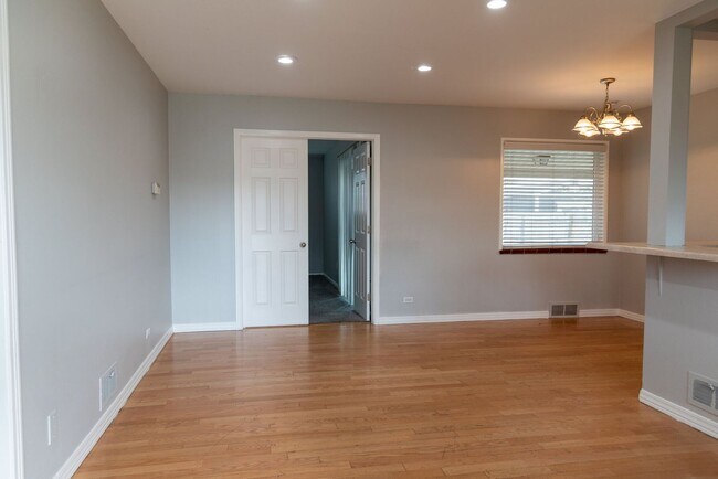 Building Photo - 3 Bed 2 Bath Home For Rent across from Slo...