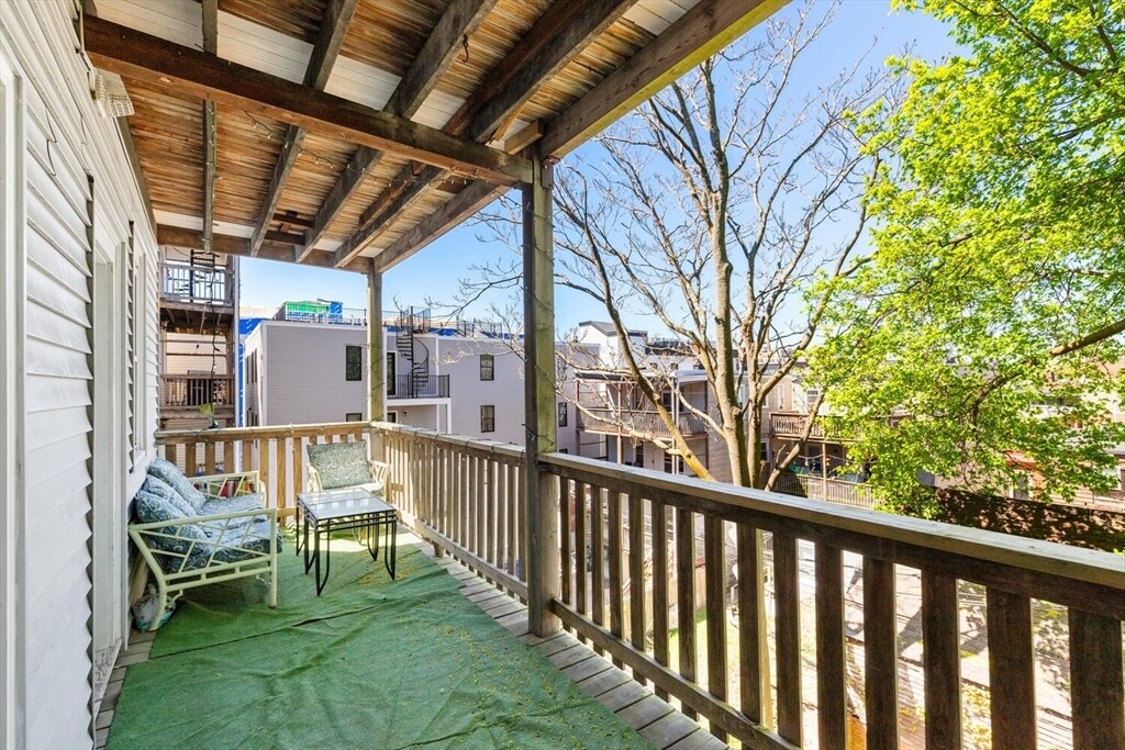 Foto principal - 93 Old Harbor St
