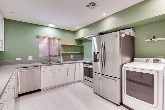 Foto del edificio - Charming 3-Bedroom Home in Historic John S...