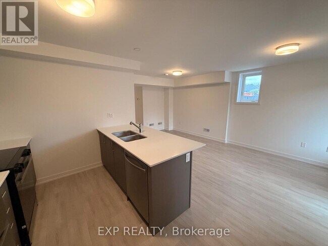 Photo du bâtiment - 42 Lowes Rd W