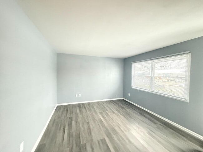 Building Photo - 1328 Longfellow Dr