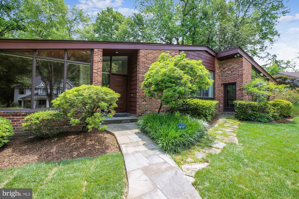 Primary Photo - 1703 Woodman Dr