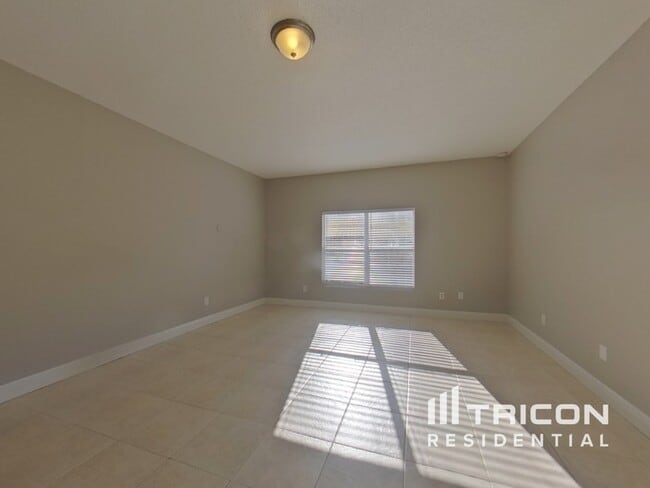 Building Photo - 102 Knights Hollow Dr