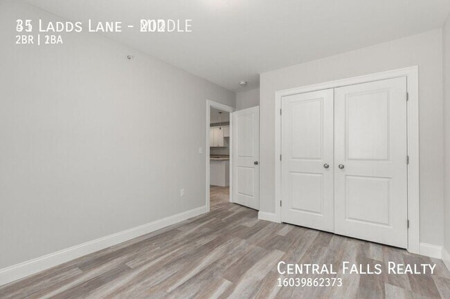 Foto del edificio - 35 Ladds Ln