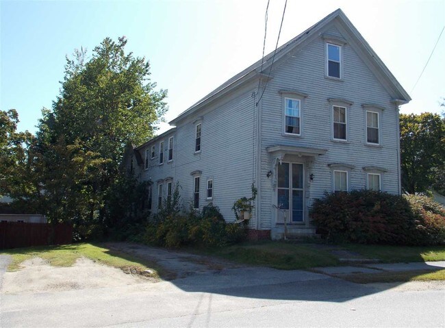 Building Photo - 35 Oak St