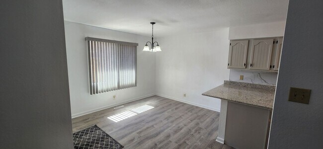 Foto del edificio - MOVE IN SPECIAL 1/2 OFF FIRST FULL MONTHS RENT.  ALL PROSPECTIVE TENANTS MUST SUBMIT A $58 NON-RE...