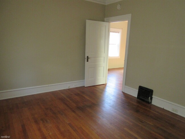 Building Photo - 3 br, 1 bath House - 561 Milwaukee Ave NW