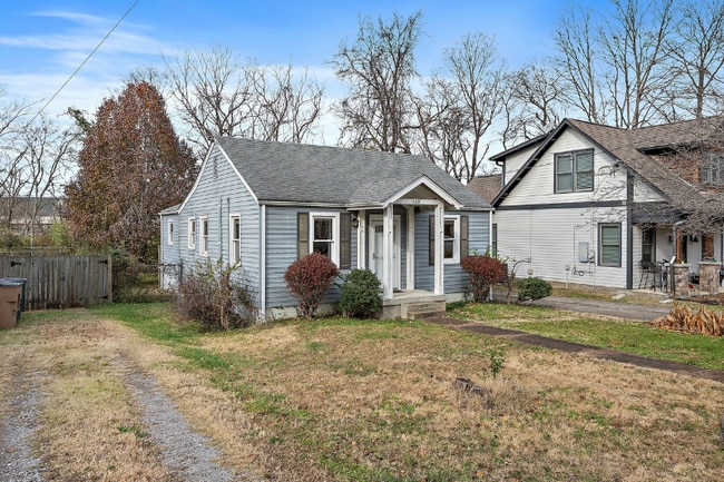 Building Photo - 910 Apex St
