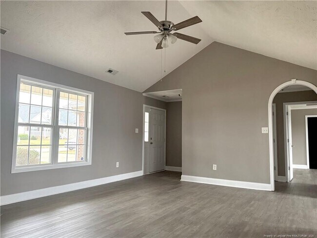 Foto del edificio - 120 Clearbrook Pl