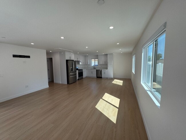 Foto del edificio - Spacious 1000 sq ft First-Floor Back ADU i...
