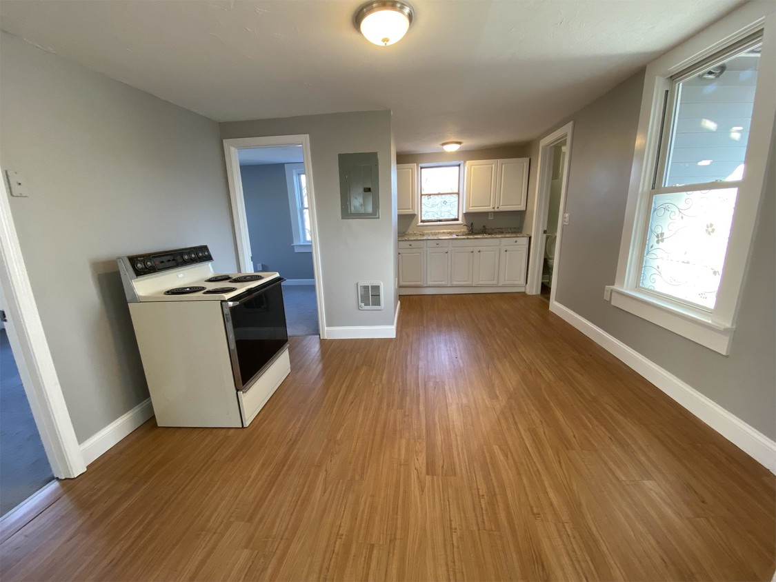 Primary Photo - 206 Connors St