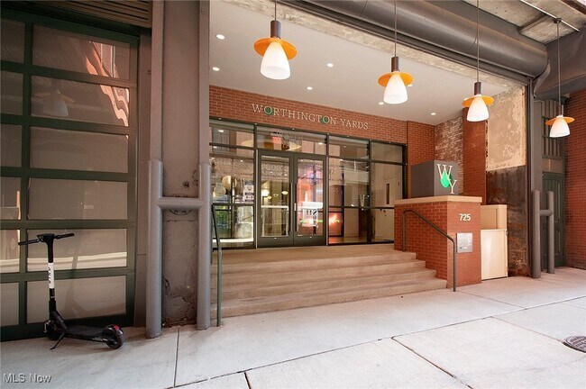 Foto del edificio - 725 Johnson Ct