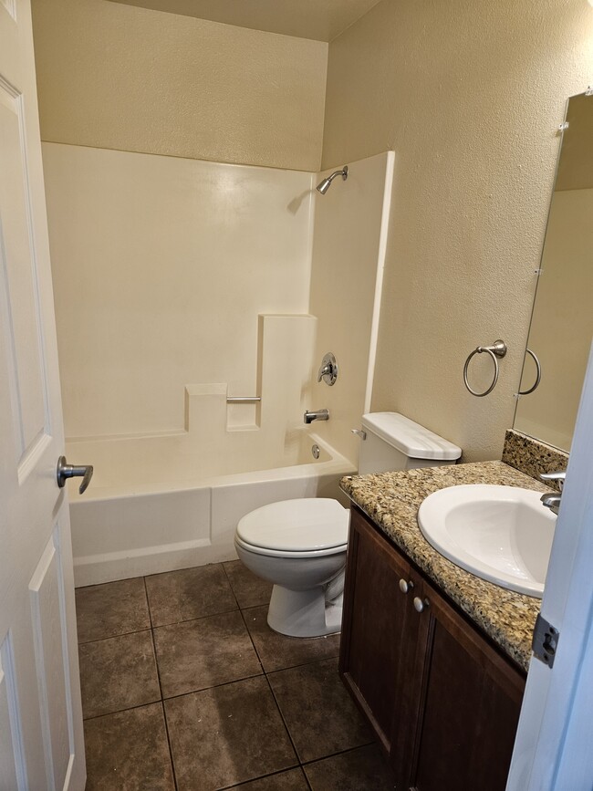 Guest Bath - 225 W El Norte Pky