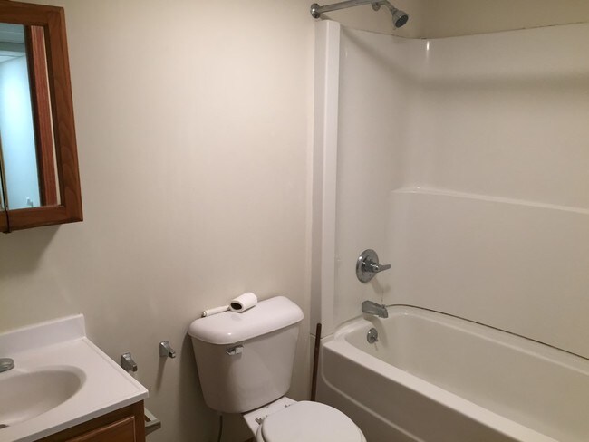 Foto del edificio - 109 E 2nd St